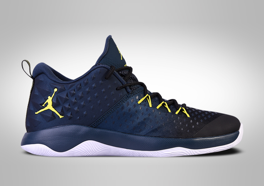 midnight blue nike shoes