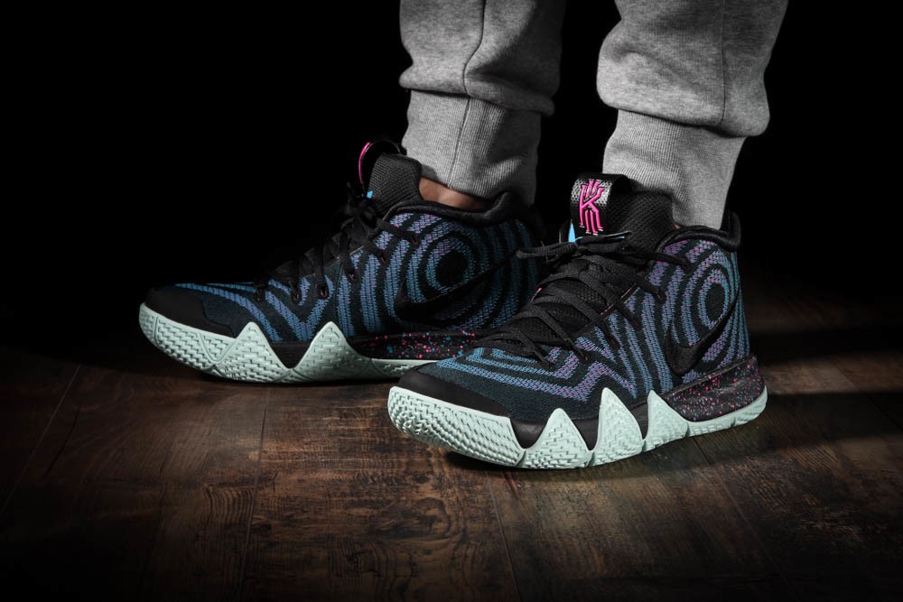 NIKE KYRIE 4 LASER FUCHSIA