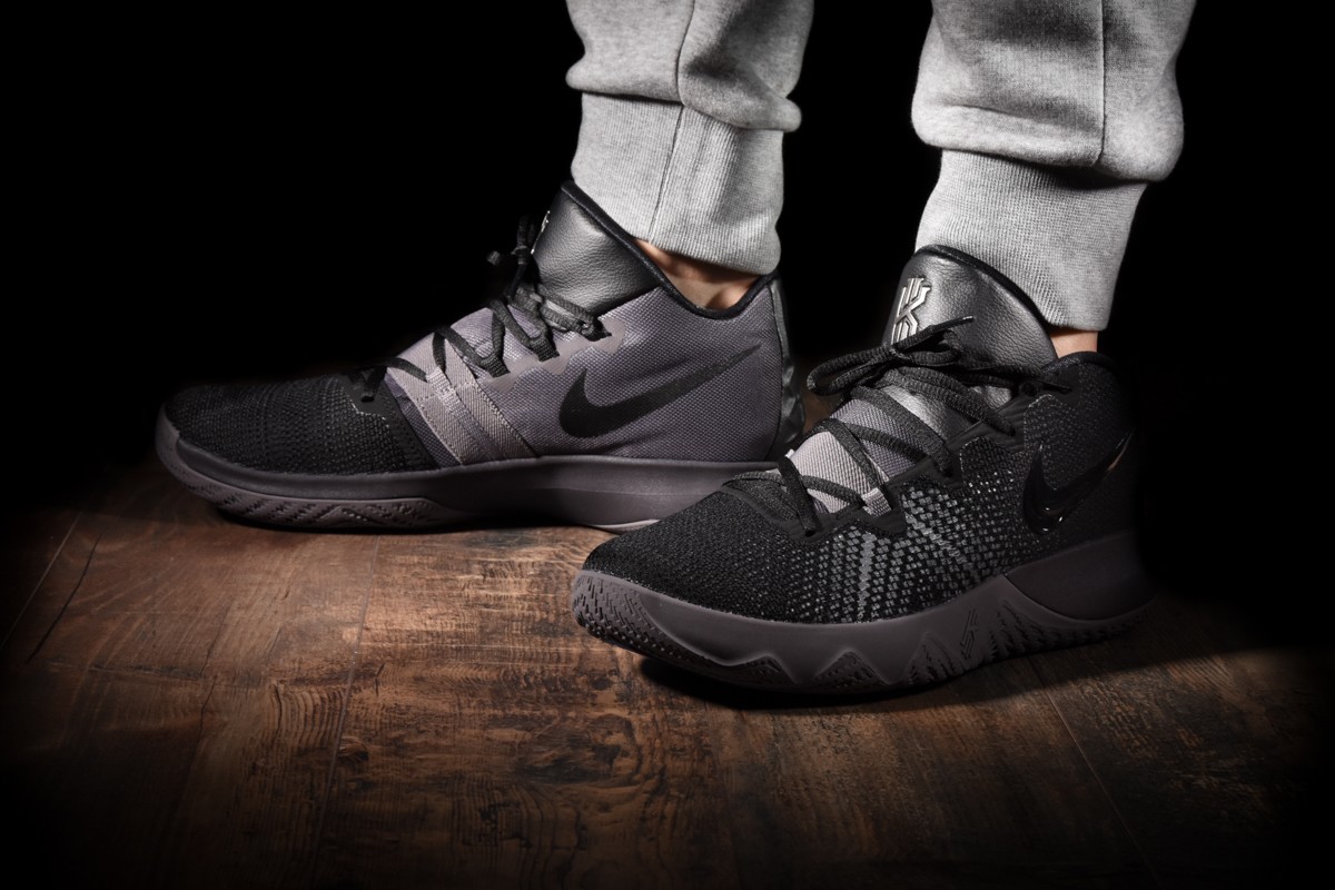 kyrie flytrap black grey