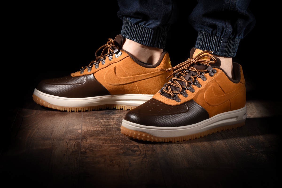 nike duck boot low