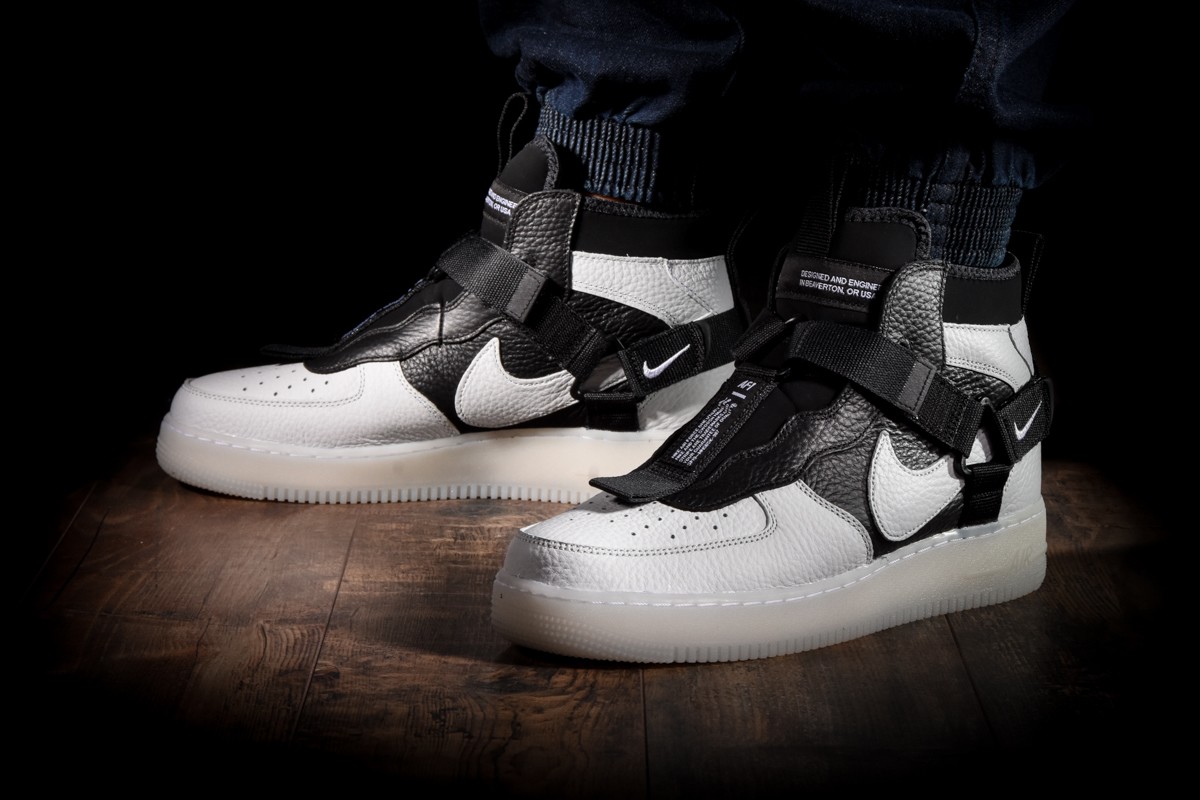 NIKE AIR FORCE 1 UTILITY MID pour €140 