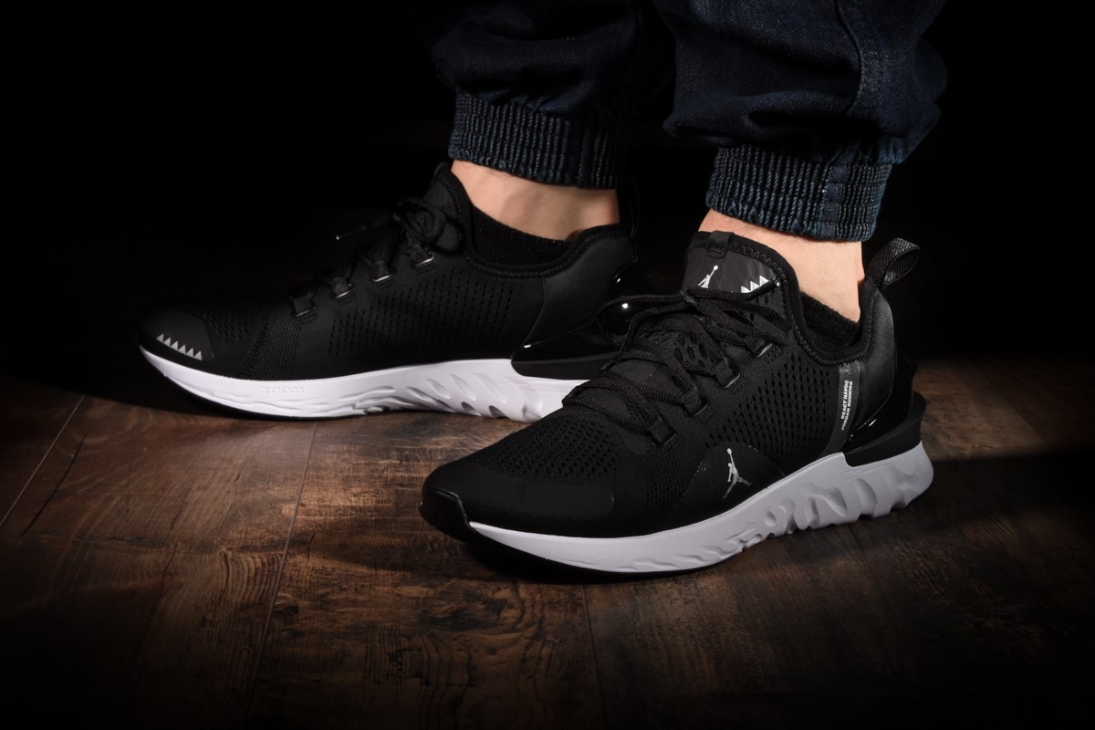 NIKE AIR JORDAN REACT HAVOC BLACK WHITE