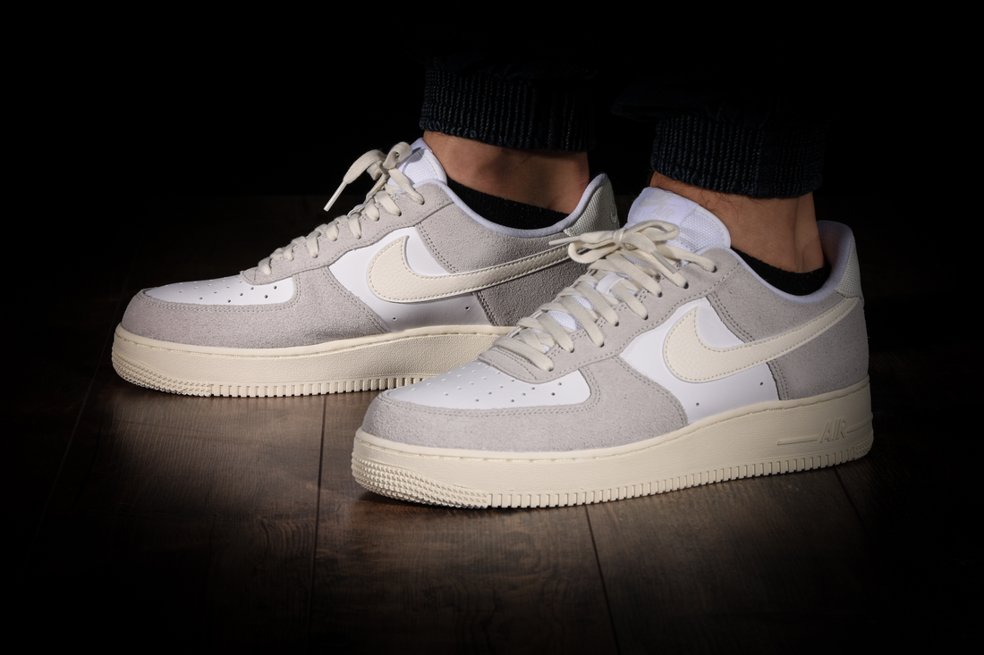 NIKE AIR FORCE 1 LOW LV8 SAIL PLATINIUM TINT