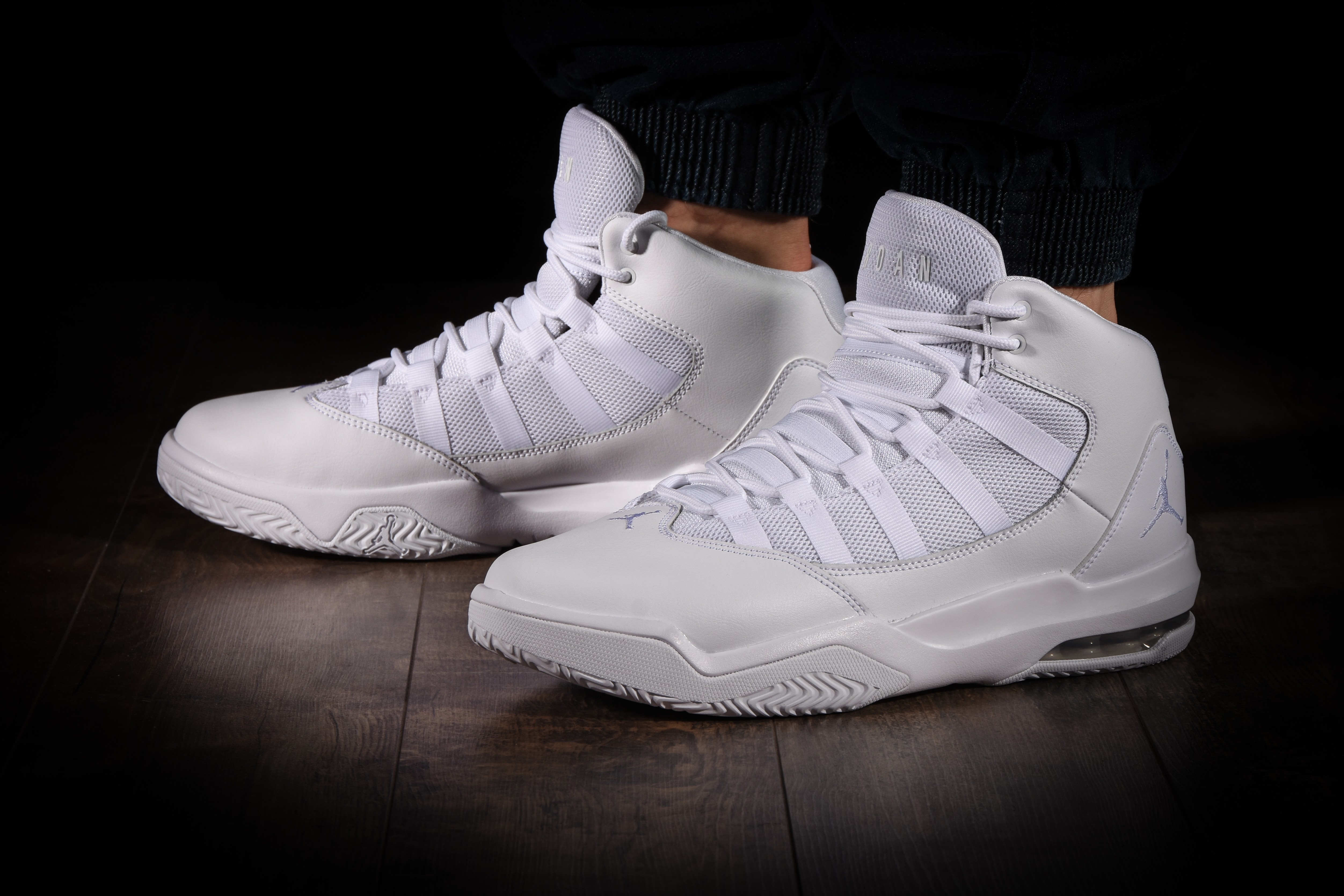 NIKE AIR JORDAN MAX AURA TRIPLE WHITE