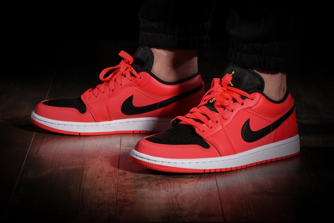 NIKE AIR JORDAN 1 RETRO LOW WMNS SIREN RED