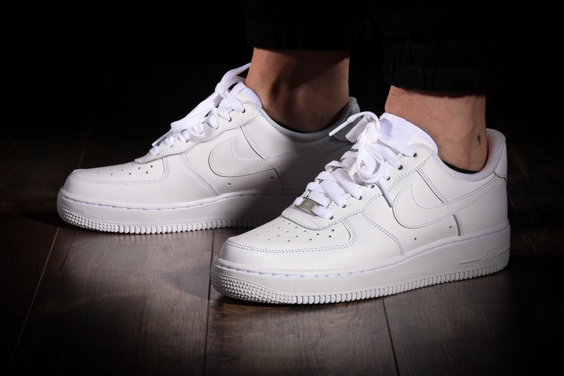 NIKE AIR FORCE 1 LOW '07 WMNS TRIPLE WHITE