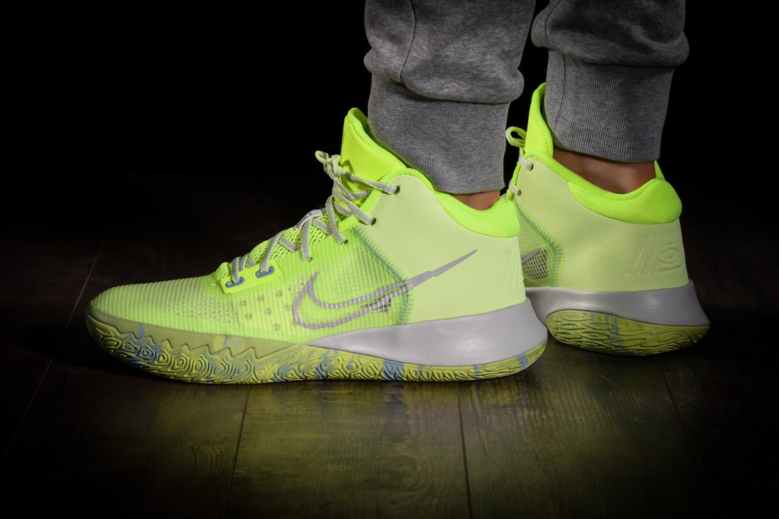 Kyrie 4 neon on sale green