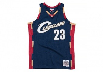 MITCHELL & NESS NBA SWINGMAN JERSEY CLEVELAND CAVALIERS - LEBRON JAMES #23