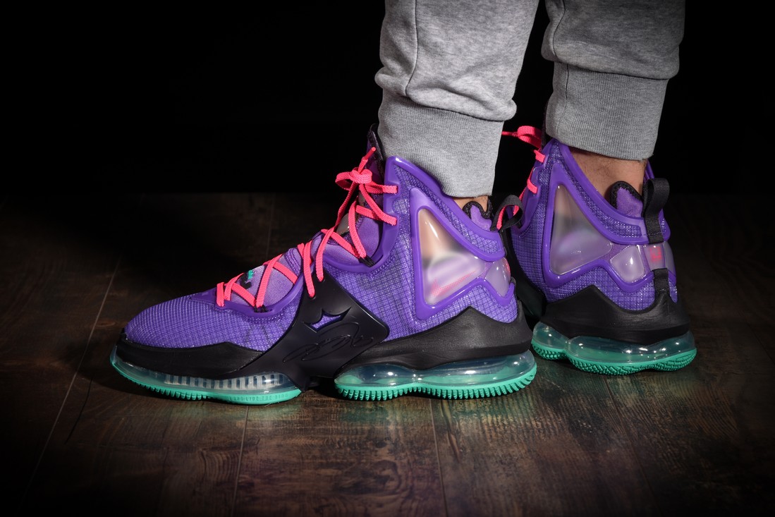 NIKE sneakers LeBron 19 Purple